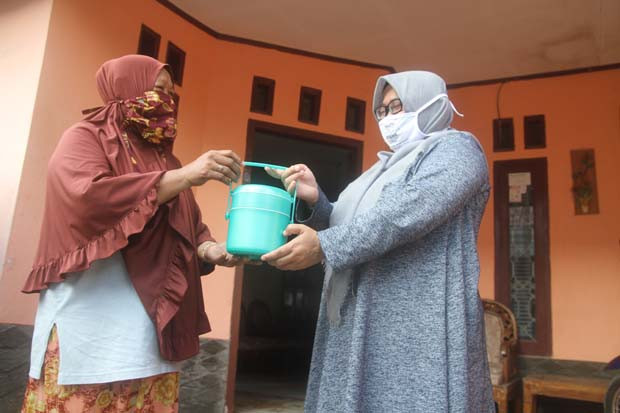 Mengingat Kembali Nganteuran,...