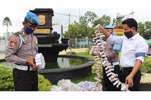 Penjual dan Pembuat...