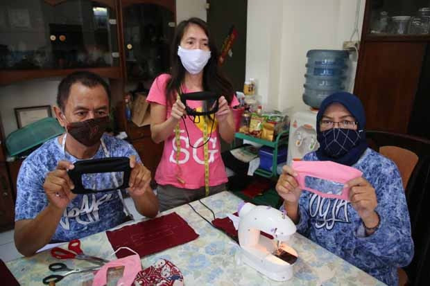 Suami Istri Tuna Rungu...