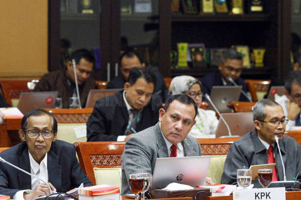 KPK Bidik Proyek Kartu...