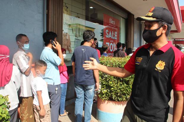 Viral, Pengunjung Berdesak-desakan...