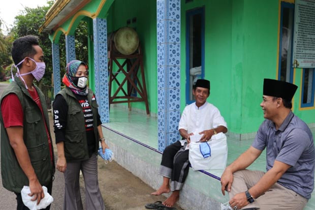 Warga Perkampungan Nelayan...