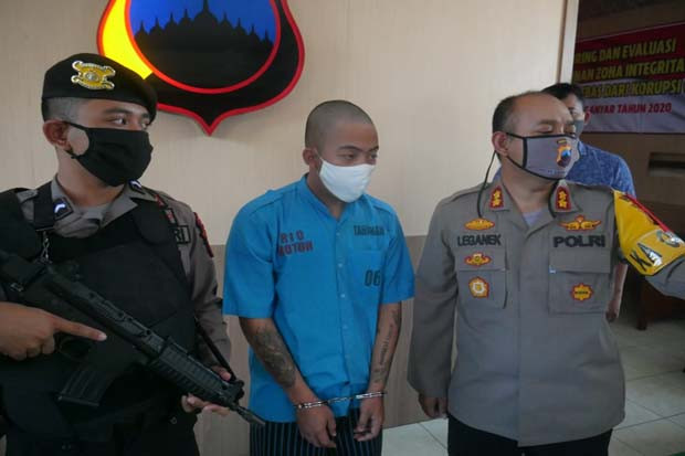 Ajakan Bercinta Ditolak,...