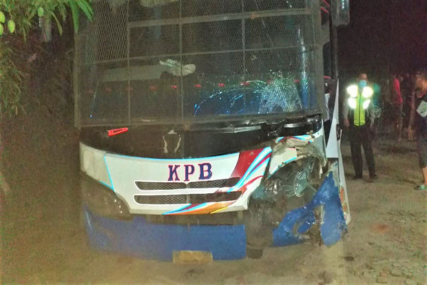 Ditabrak Bus Kota Pinang,...
