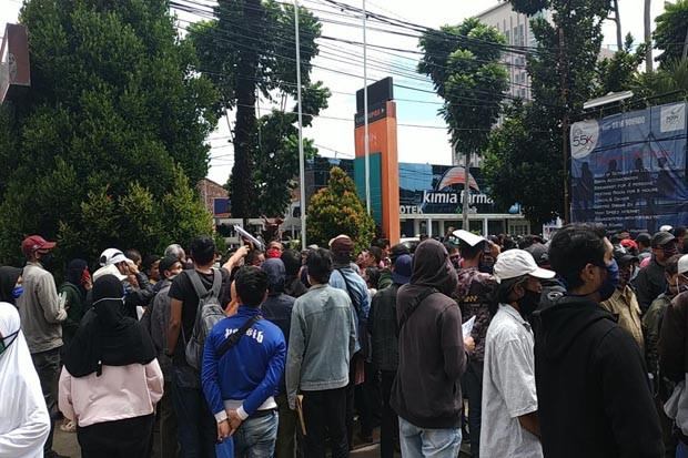Warga Kota Bandung Berjubel...