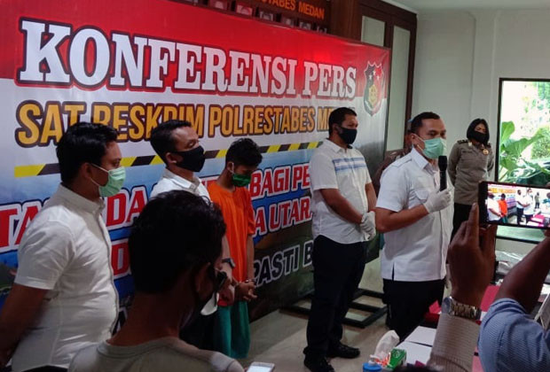 Pembunuhan Sadis Agen...