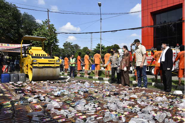 Polres Bogor Musnahkan...