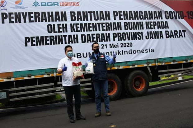 Menteri BUMN Serahkan...