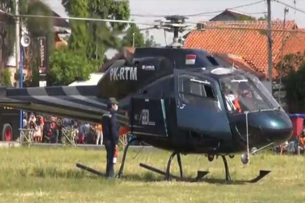 Naik Helikopter, Wali...