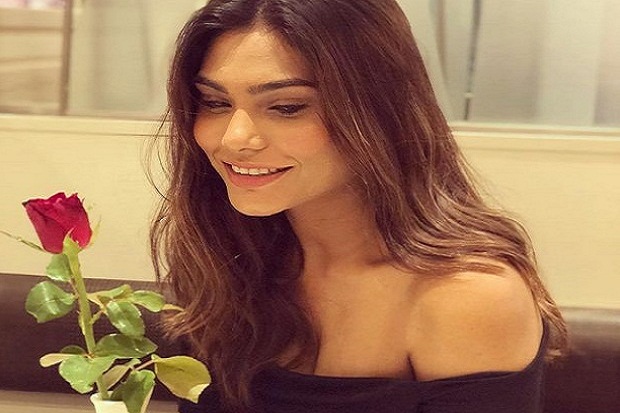 Zara Abid, Model Cantik...