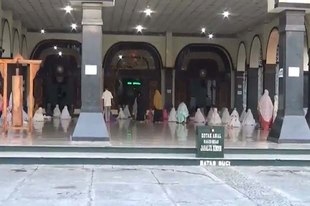 Salat Idul Fitri di...