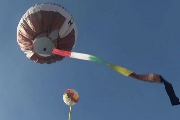 Balon Udara Bertebaran...