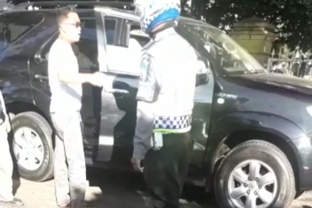 Oknum Polisi yang Ngamuk...