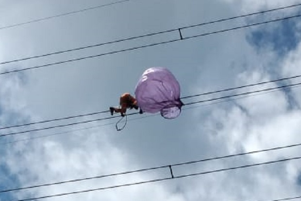 Terbang Liar, Balon...