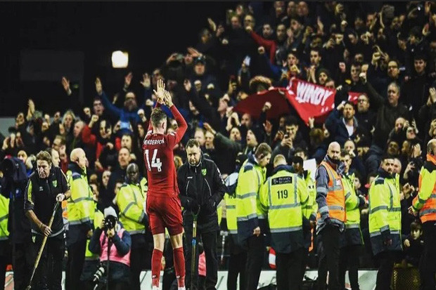 Henderson Merasa Aneh...