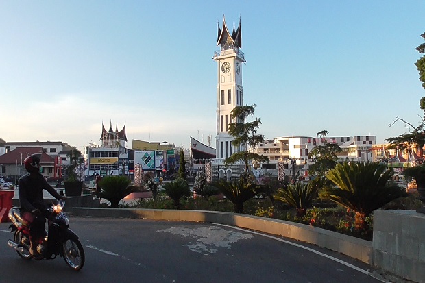 Corona Mereda, Bukittinggi...