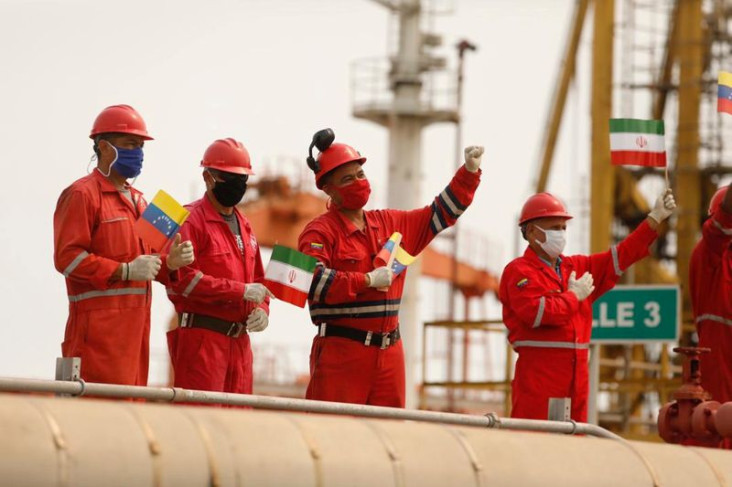 Kapal Tanker Minyak...