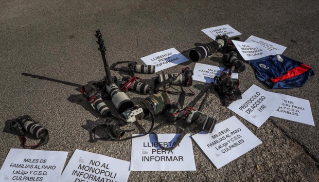 Puluhan Jurnalis Foto...