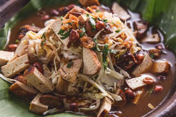 Kupat Tahu Nikmat Berbumbu...