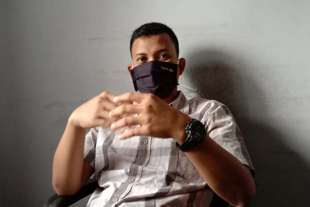 Diabsen saat Bekerja...