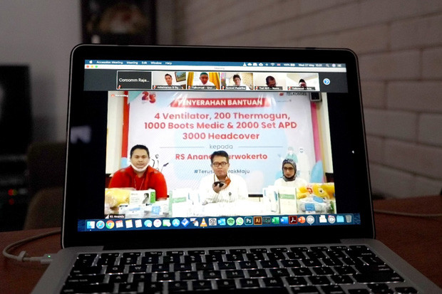 Telkomsel Donasikan...