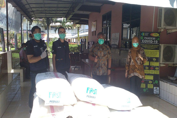 First Media Peduli Tenaga...