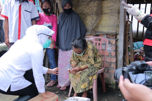 Tahunan Tinggal di Atas...