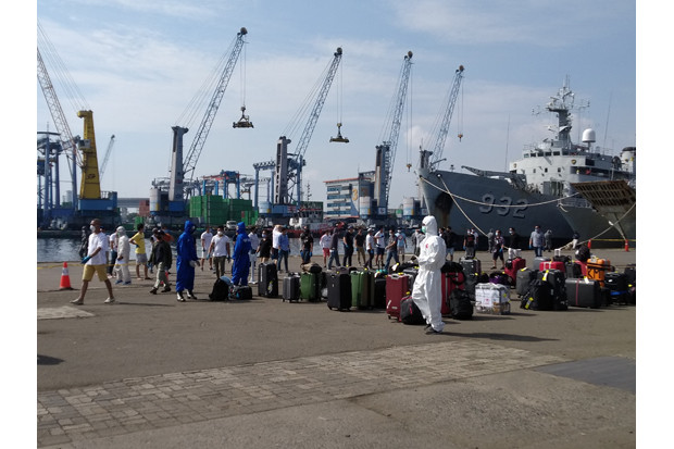 818 ABK WNI MV Carnival...