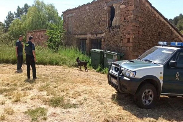 Polisi Spanyol Buru...