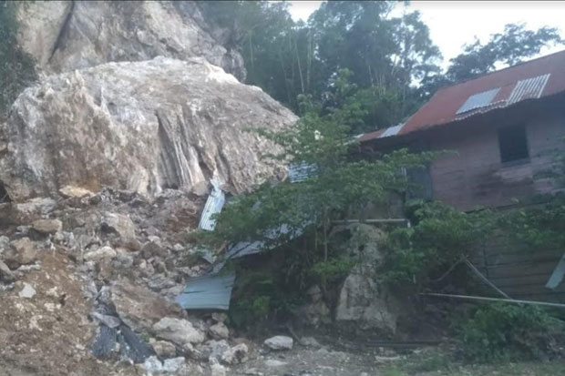 Bongkahan Batu Besar...