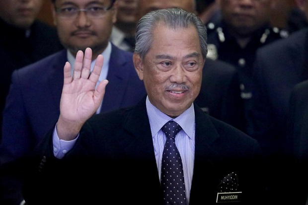 Mahathir Dipecat dari...