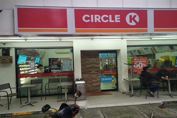 Pencuri Beraksi di Minimarket...