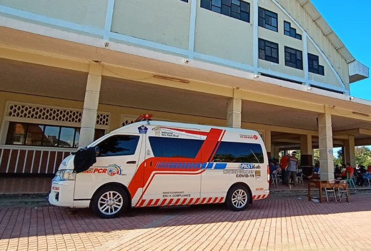 Mobil PCR yang Membuat...
