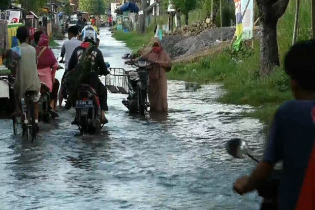 Puluhan Rumah di Bandengan...