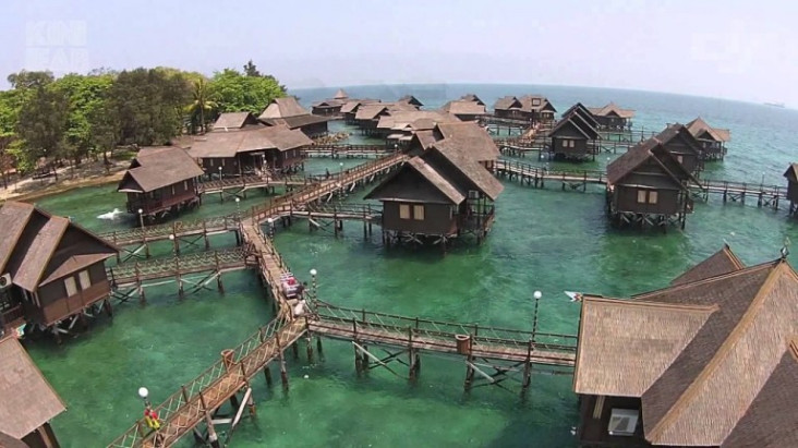 Staycation di Tiga Water...
