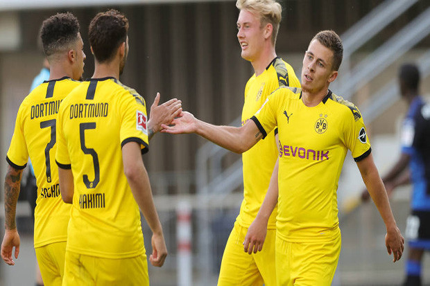 Schmelzer Akhiri Kutukan,...