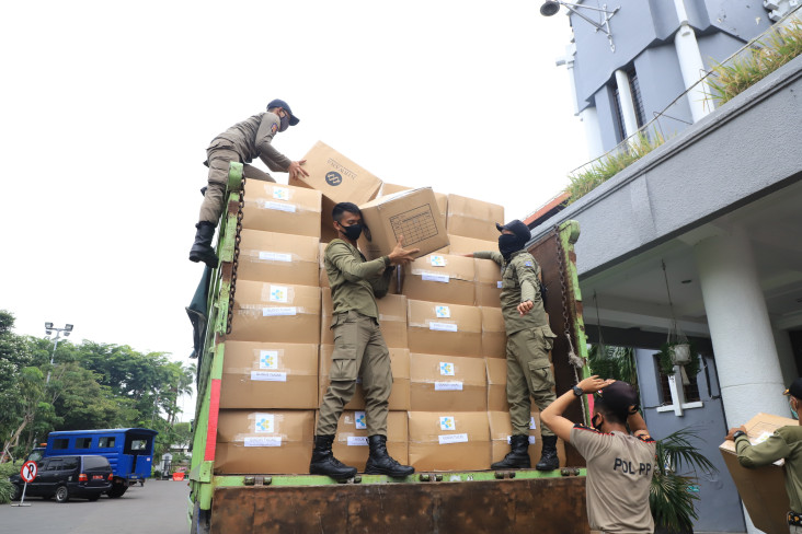 Ribuan Baju Hazmat dan...