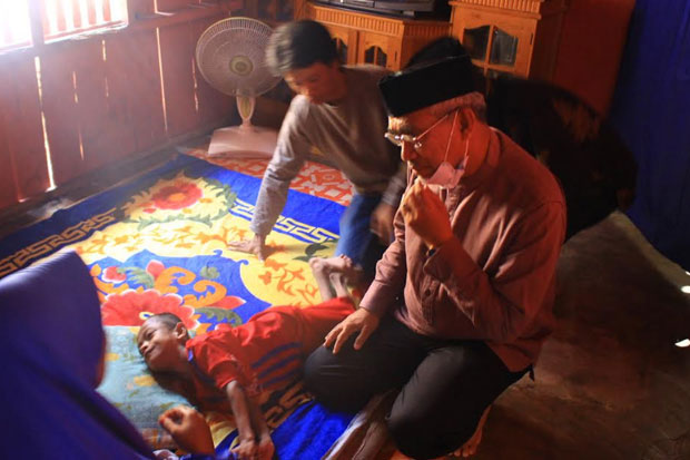 Bupati Lutim Kunjungi...