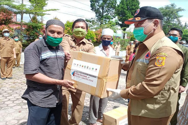 Bupati Dairi Salurkan...