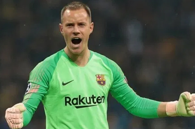 Ter Stegen Peringati...