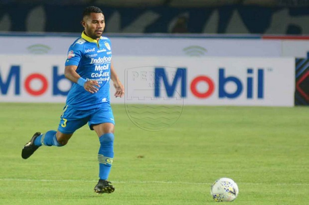 Begini Cara Bek Persib...