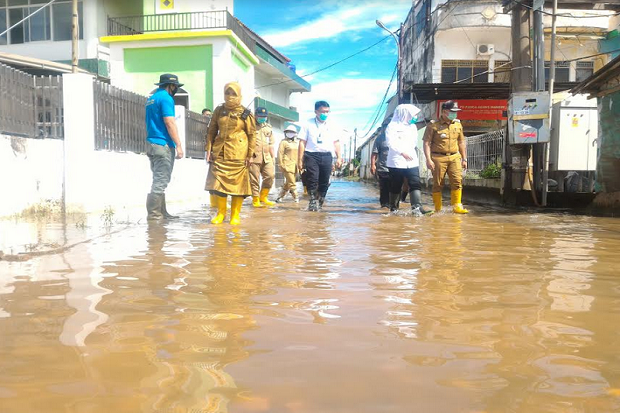 Tanggulangi Banjir,...