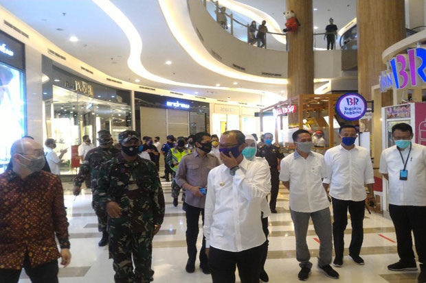 Besok, Pusat Perbelanjaan...