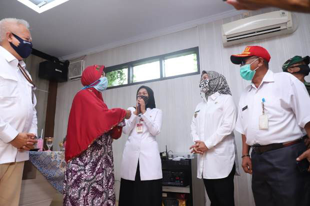 Luncurkan Bantuan Pemprov,...