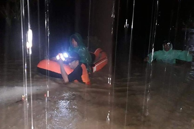 Banjir Bandang Landa...