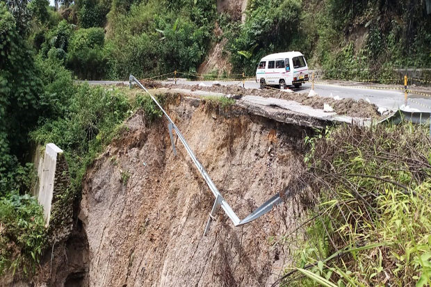 Longsor, Jalan Nasional...