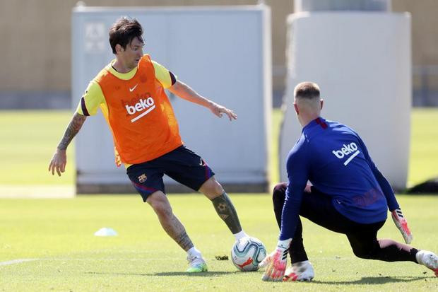 Barcelona Beberkan Cedera...