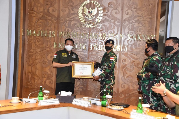 Gunakan THR untuk Bantu...