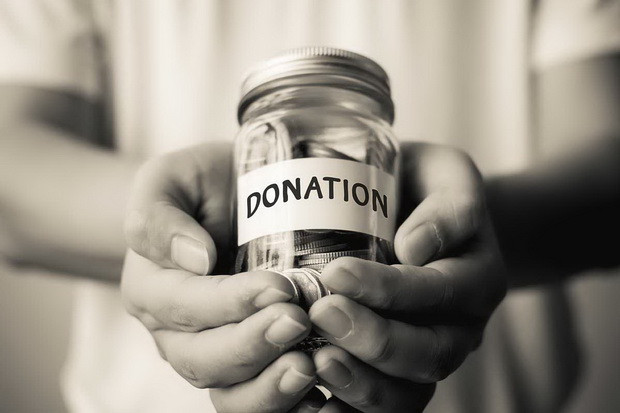 AIA Salurkan Donasi...