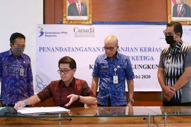 Bupati Klungkung Tandatangani...